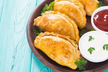 Soslu Latin Amerika pişmiş sığır empanadas