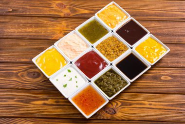 Seramik kasede farklı soslar seti