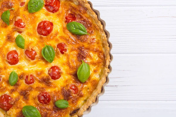 Mantar, domates ve peynir ile Tavuk Quiche lorraine