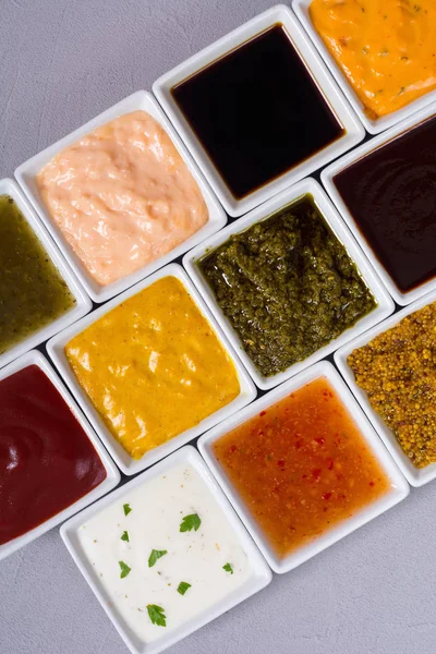 Seramik kasede farklı soslar seti