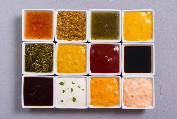 Seramik kasede farklı soslar seti