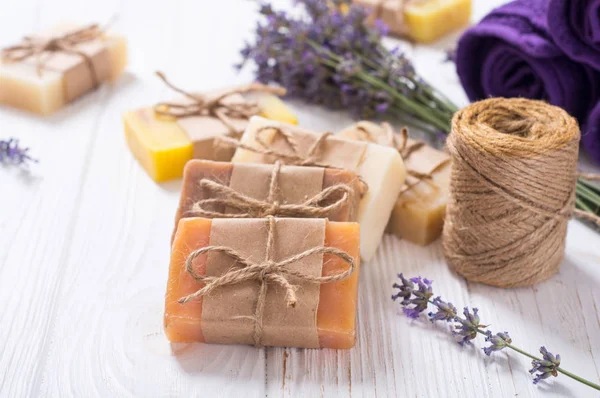 Handmade natural soap with lavander — Stock Photo, Image