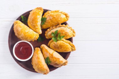 Soslu Latin Amerika pişmiş sığır empanadas