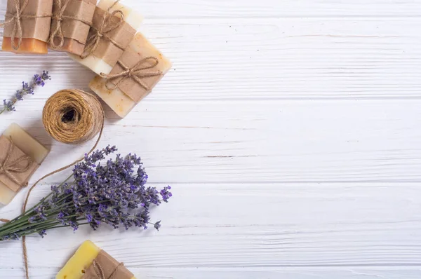 Sapone naturale fatto a mano con lavanda — Foto Stock