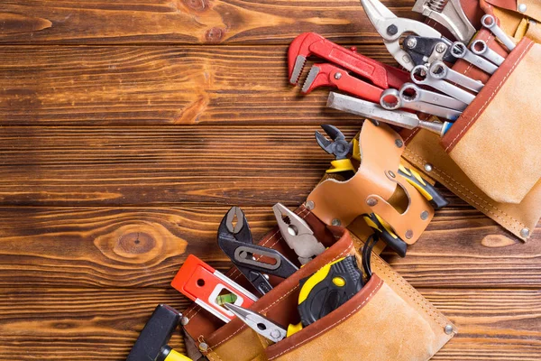 Cinto de ferramentas com ferramentas manuais — Fotografia de Stock