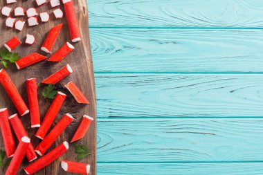 Balık proteininden yengeç çubukları 