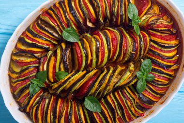 Geleneksel Fransız pişmiş provencal sebze yemeği - Ratatouille