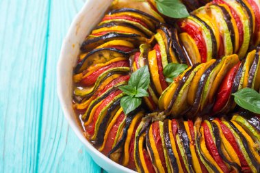 Geleneksel Fransız pişmiş provencal sebze yemeği - Ratatouille