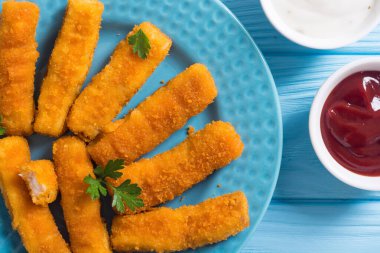 Kızarmış balık çubuğu (parmak) veya tavuk nugget. Atıştırmalık