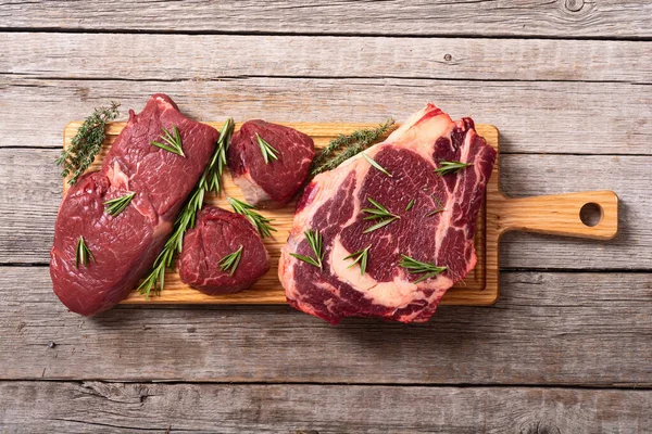 Sada Syrového Hovězího Kořením Solí Filet Mignon Ribeye Striploin — Stock fotografie