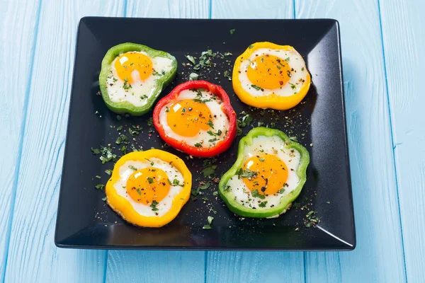 Pimienta Amarilla Roja Verde Con Huevos Fritos Colorido Desayuno Saludable — Foto de Stock