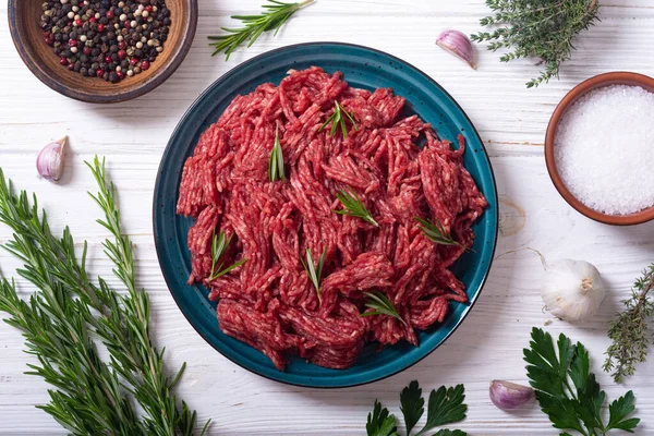 Carne Vită Crudă Măcinată Ingredient Sare Ierburi Condimente — Fotografie, imagine de stoc