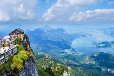 Göl Mondsee görünümü. Avusturya