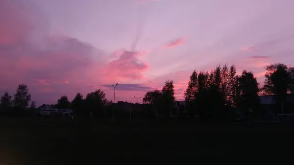 Багровый Закат Спящем Городе — стоковое фото