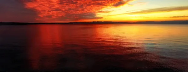 海水上的日落 — 图库照片