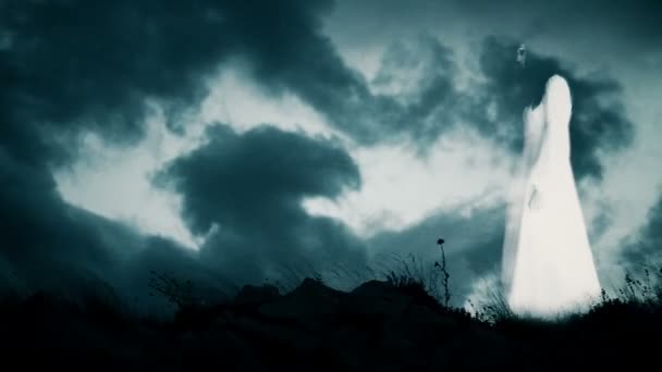 Horror Film Scène Verschijning Van Een Vrouwelijke Geest Bewolkte Hemel — Stockvideo