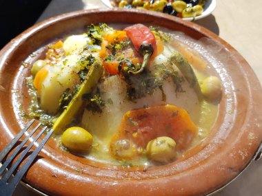 Sıcak vejetaryen tajine