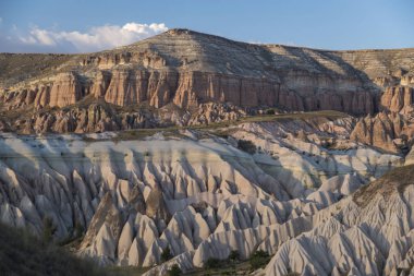 Kapadokya kayalarının farklı renk ve şekilleri