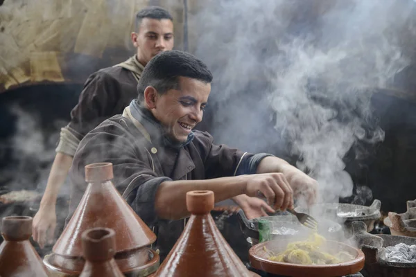 Cozinhar de prato tajin marroquino tradicional — Fotografia de Stock