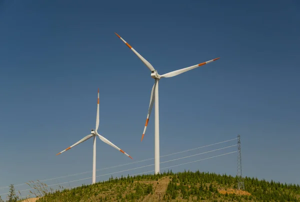 Două centrale eoliene — Fotografie, imagine de stoc