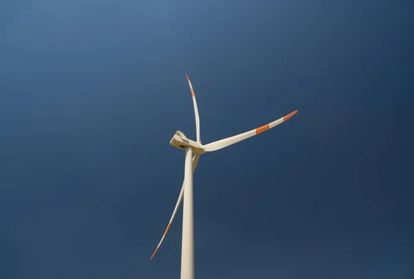 Wind farm against blue sky — Φωτογραφία Αρχείου