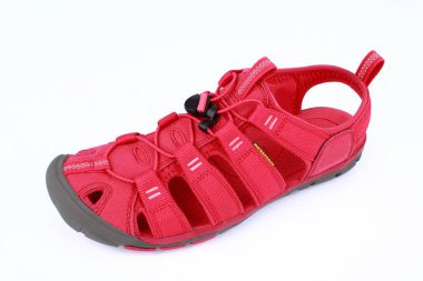 Beyaz bir arka plan üzerinde izole kırmızı ayakkabı sandle