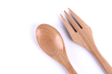 Tahta kaşık beyaz arka plan üzerinde izole üstten görünüm