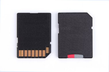 Beyaz arka plan üzerinde izole siyah mikro Sd Bellek kartı