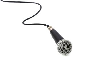 Beyaz arkaplanda mikrofon izole edildi