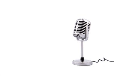 Retro mikrofon beyaz arkaplanda izole edildi