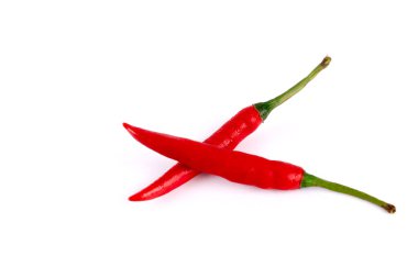 Kırmızı biber beyaz arkaplanda izole edilmiş.