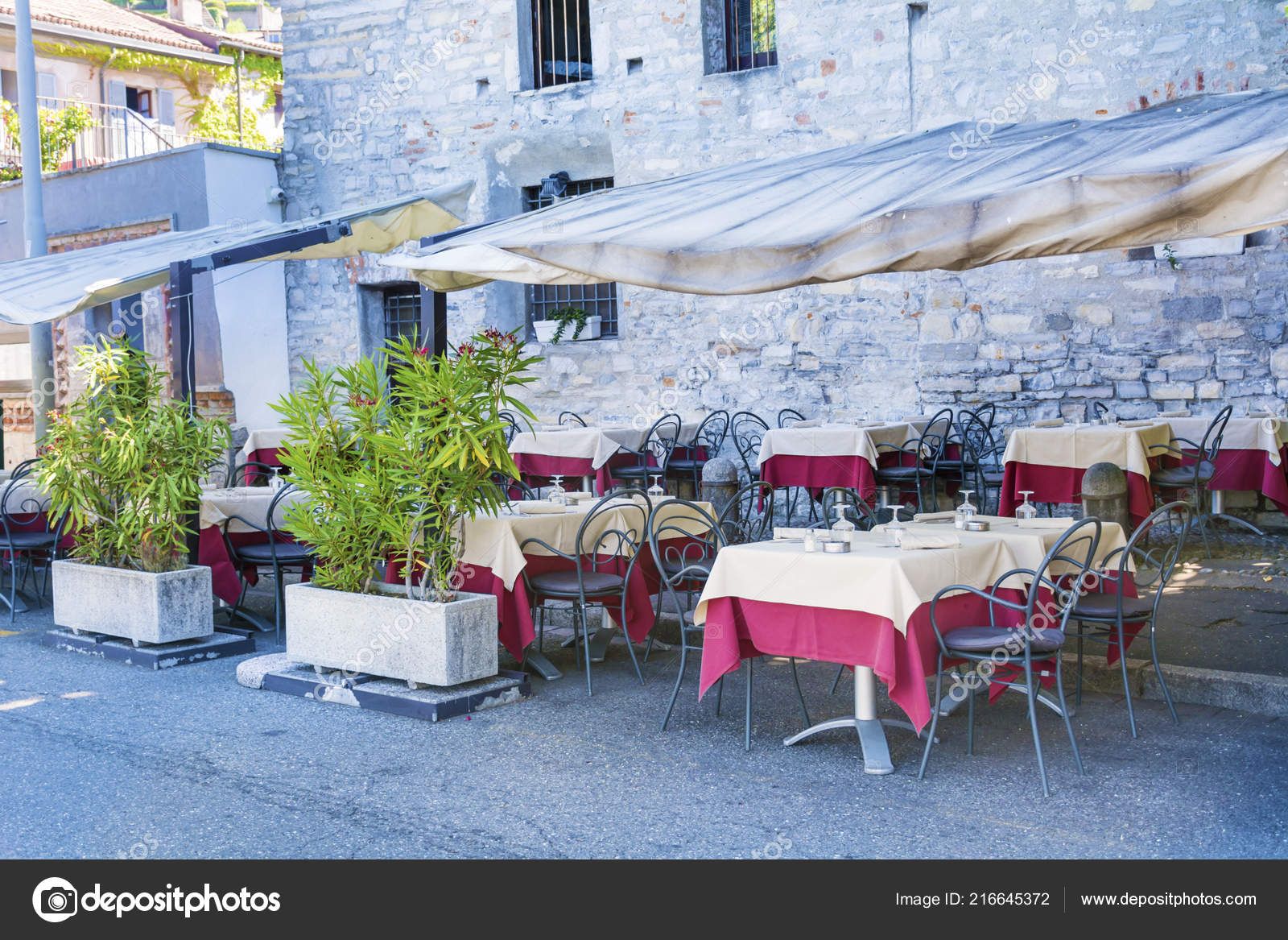 Italian Restaurant With fashionable Outdoor Seating At