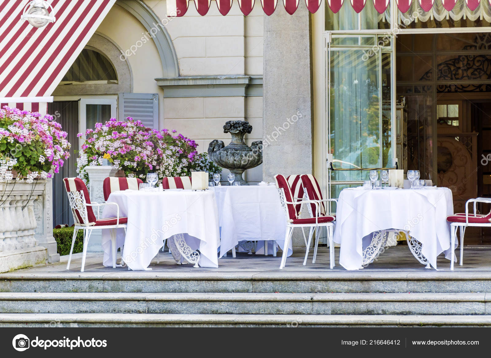 Luxury Italian Restaurant Blooming Garden — Stock Photo