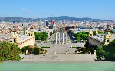 Montjuic Çeşme üzerinde Plaza de Espana Barcelona, İspanya ve Ulusal Müzesi