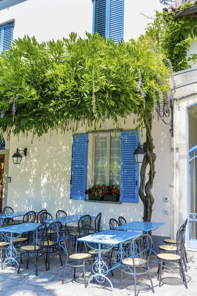 Restaurant Italien Plein Air Avec Chaises Tables Bleues — Photo