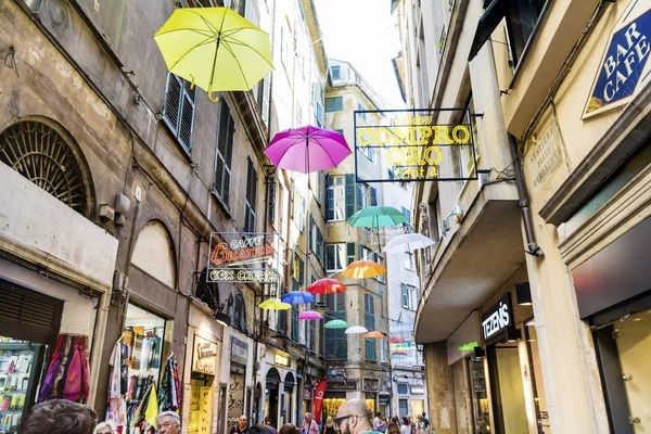 Genoa Italia Junio 2018 Paraguas Coloridos Colgando Por Encima Calle — Foto de Stock