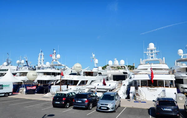 Cannes Frankrike Juni 2016 Lyxbåtar Ankrade Port Pierre Canto Boulevard — Stockfoto