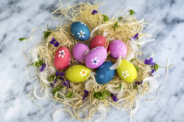 Цветные Пасхальные Яйца Мраморном Фоне — стоковое фото