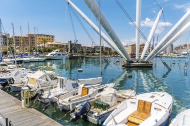 Genoa, İtalya-Haziran 27,2018: antik liman, Cenova, İtalya kuzeyinde Panoramik Asansör Bigo