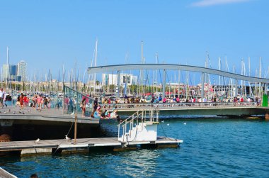 Barselona , İspanya - 14 Haziran 2016. Marina Port Vell ve Rambla del Mar Barselona'da 