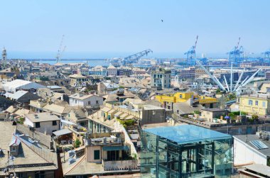 GENOA, İTALYA: 24 Haziran 2018: Ceneviz Tarihi Merkezi 'nin şehir manzarası, İtalya Yukarıdan Havadan Bakış 