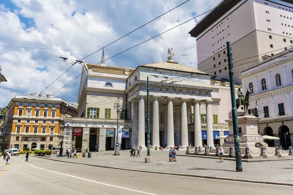 Genoa Italia Junio 2018 Estatua Giuseppe Garibaldi Frente Ópera Teatro — Foto de Stock