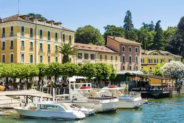 Bellagio, İtalya/Haziran 25,2018: Yaz şehirde Bellagio ve Como Gölü kuzeyinde İtalya doğal görünümü.