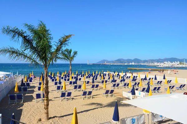 Cannes Francia Junio 2016 Sillas Sombrillas Playa — Foto de Stock