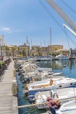 Genoa, İtalya-Haziran 27,2018: eski liman Cenova tekneler ve şehir manzaralı