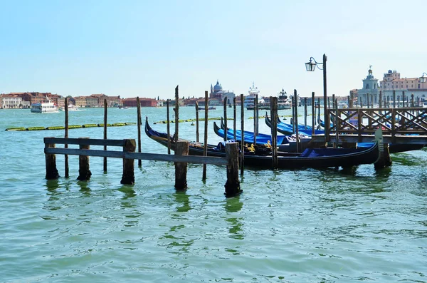 Venice Italy June 2016 Gondolas Canals Venice Italy — Stock Photo, Image