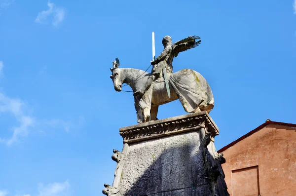 Verona Włochy Czerwiec 2018 Konny Posąg Cansignorio Della Scala Gotyckie — Zdjęcie stockowe
