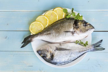 buket kırmızı lale ile Günaydın mesaj kart