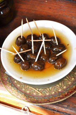 Geleneksel tatlılar ile tabak 