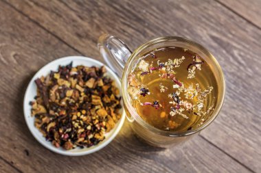 Orman meyve çay. Seçici odak